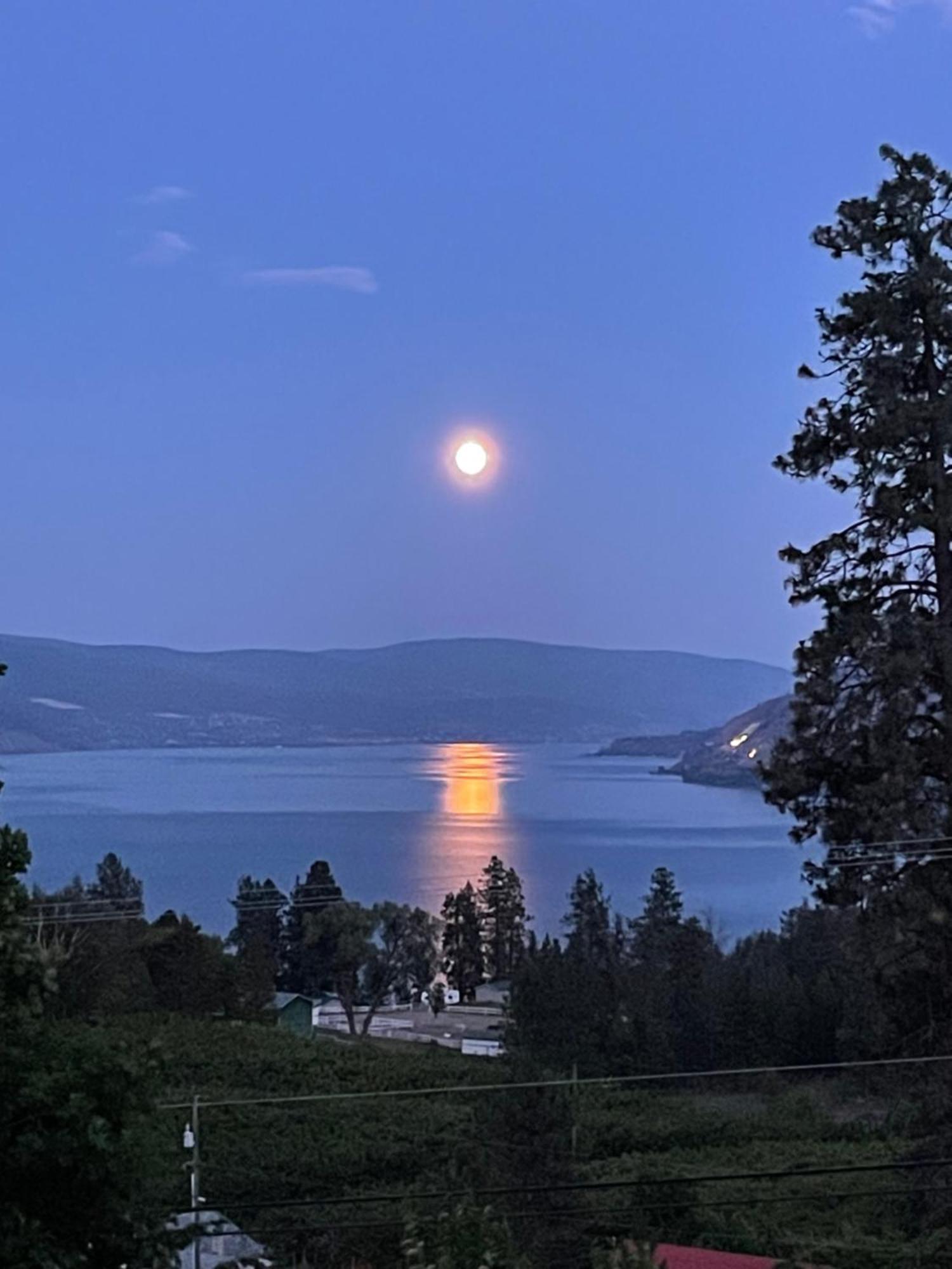 Lakeview Gardens B&B Peachland Eksteriør bilde